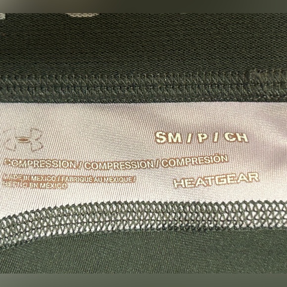 Under Armour athletic yoga leggings short gray with Purple stripes Womens Sz S - Picture 9 of 10